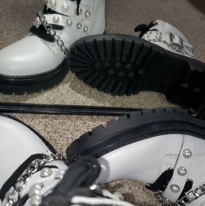 White comfortable boots